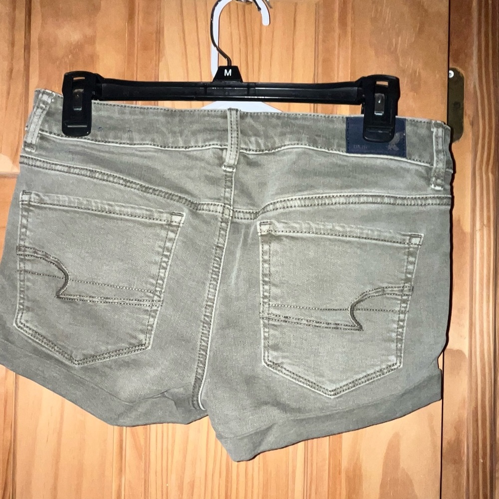 American eagle women’s denim shorts size 6 super stretch Olive color
